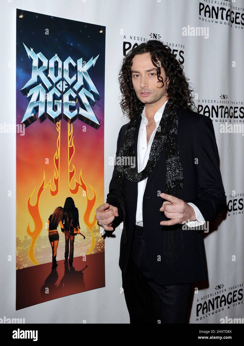 Constantine Maroulis nimmt an der Eröffnungsnacht zum „Rock of Ages“ Teil, die im Pantages in Los Angeles, USA, stattfindet. Stockfoto