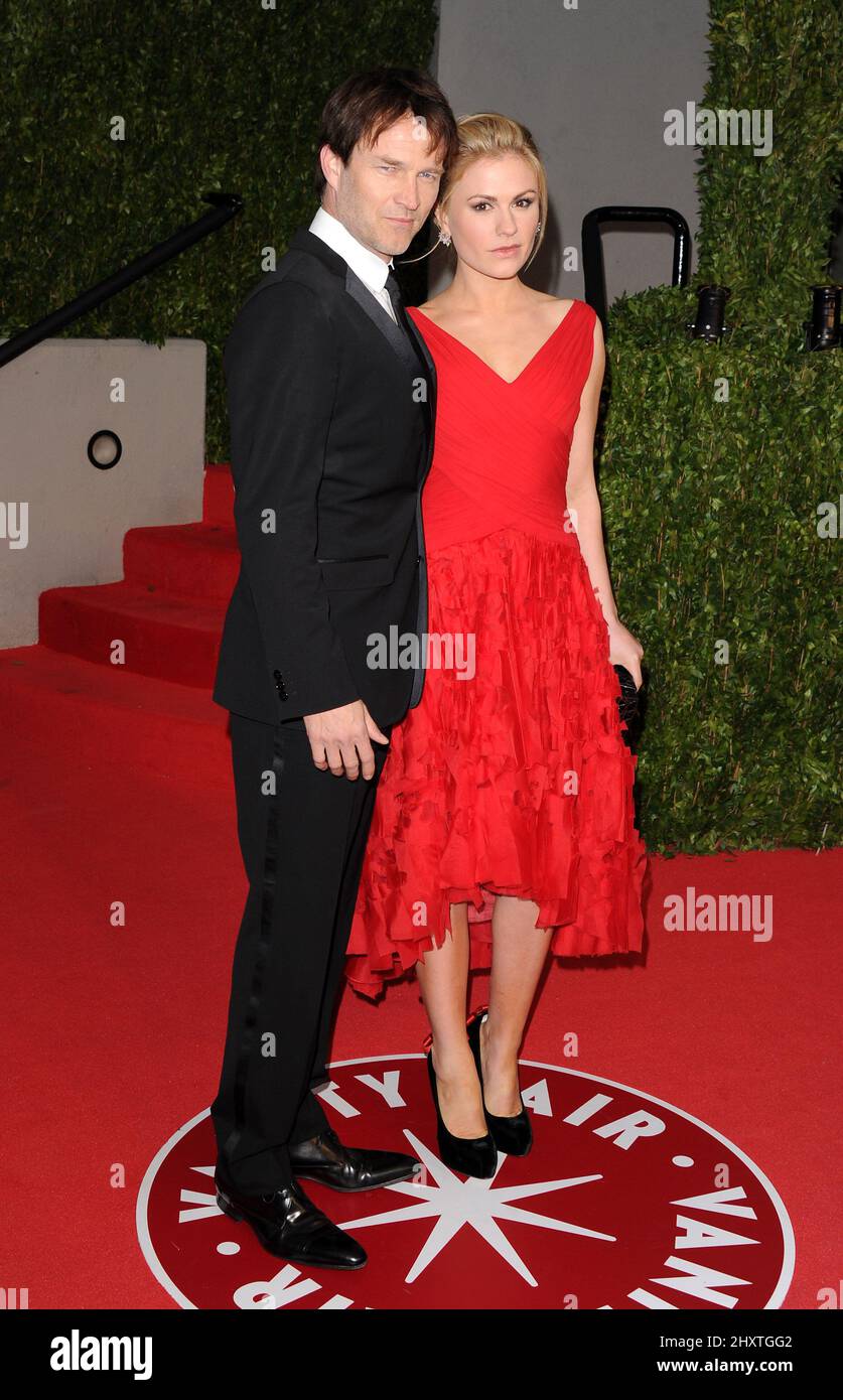 Stephen Moyer und Anna Paquin nahmen an der Vanity Fair Oscar Party 2011 Teil, die von Graydon Carter im Sunset Tower Hotel in Los Angeles, USA, veranstaltet wurde. Stockfoto