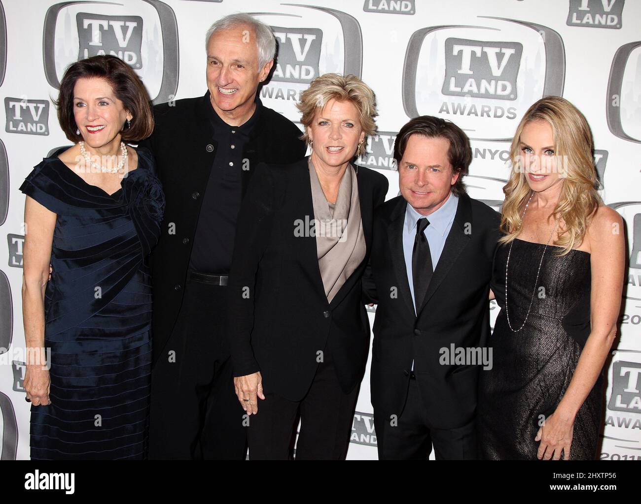 Elza Bergeron, Michael Gross, Meredith Baxter, Michael J. Fox und Tracy Pollan nahmen an den jährlichen TV Land Awards 9. im Javits Center in New York, USA, Teil. Stockfoto