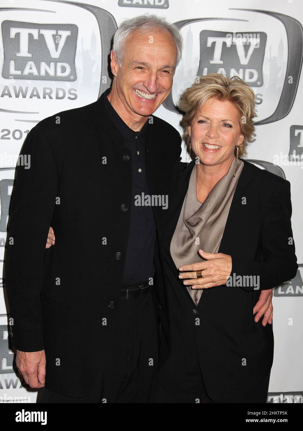 Michael Gross und Meredith Baxter nehmen an den jährlichen TV Land Awards 9. im Javits Center in New York, USA, Teil. Stockfoto