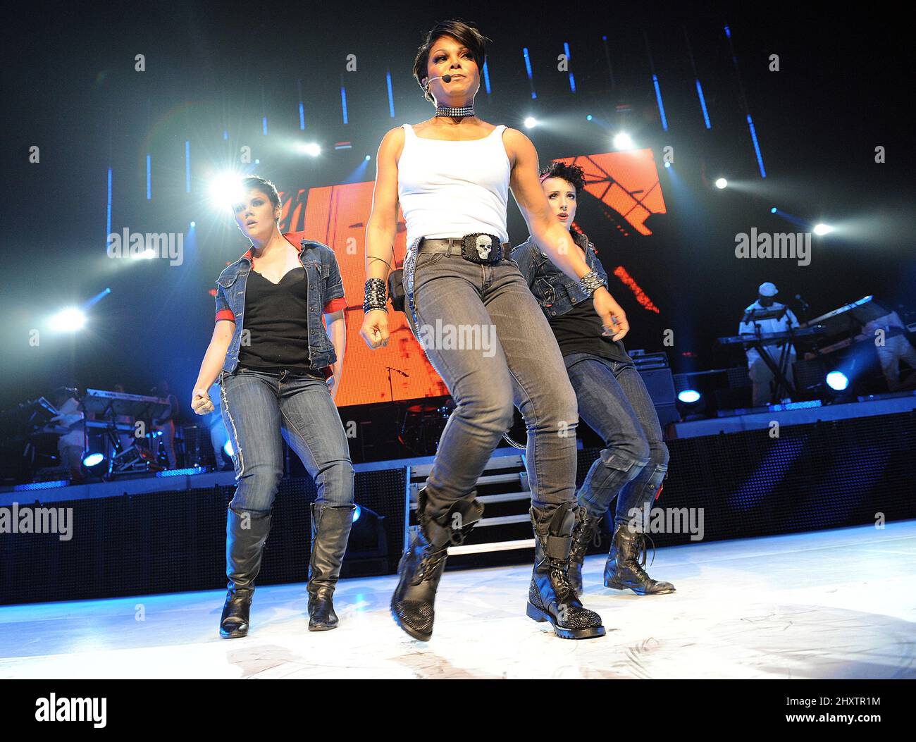 Janet Jackson spielt live auf ihrer „Number Ones: Up Close & Personal Tour“ im Gibson Amphitheatre im Universal CityWalk, Kalifornien Stockfoto