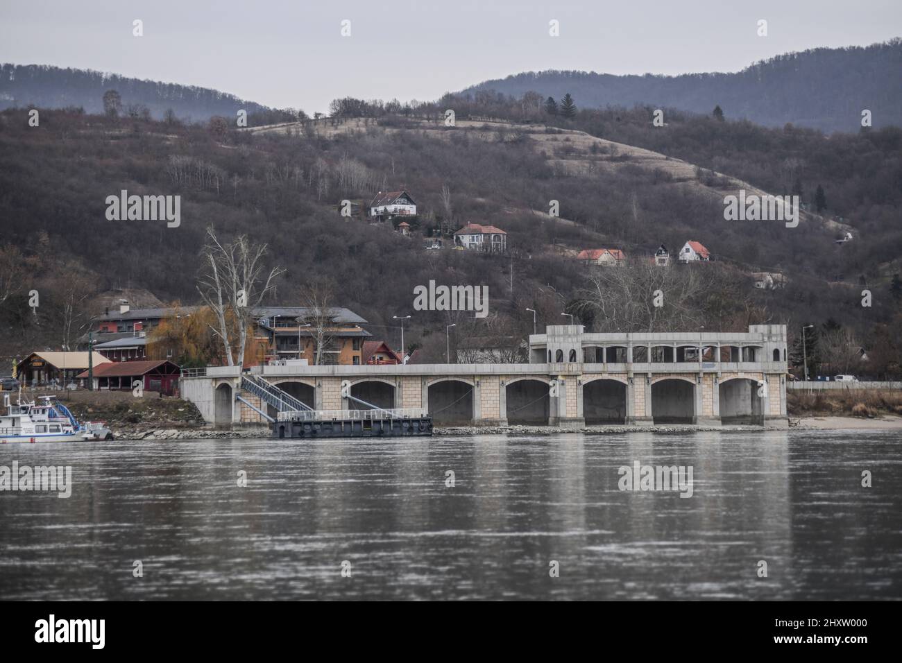 Visegrad: Donauufer und Hügel, Ungarn Stockfoto