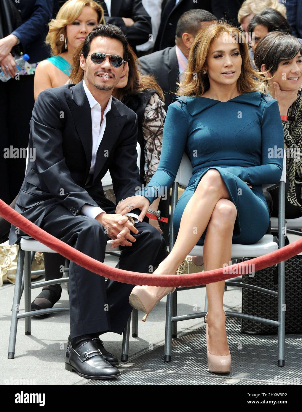 Jennifer Lopez und Ehemann Marc Anthony bei der Zeremonie, bei der Simon Fuller auf dem Hollywood Walk of Fame einen Stern erhielt. Stockfoto