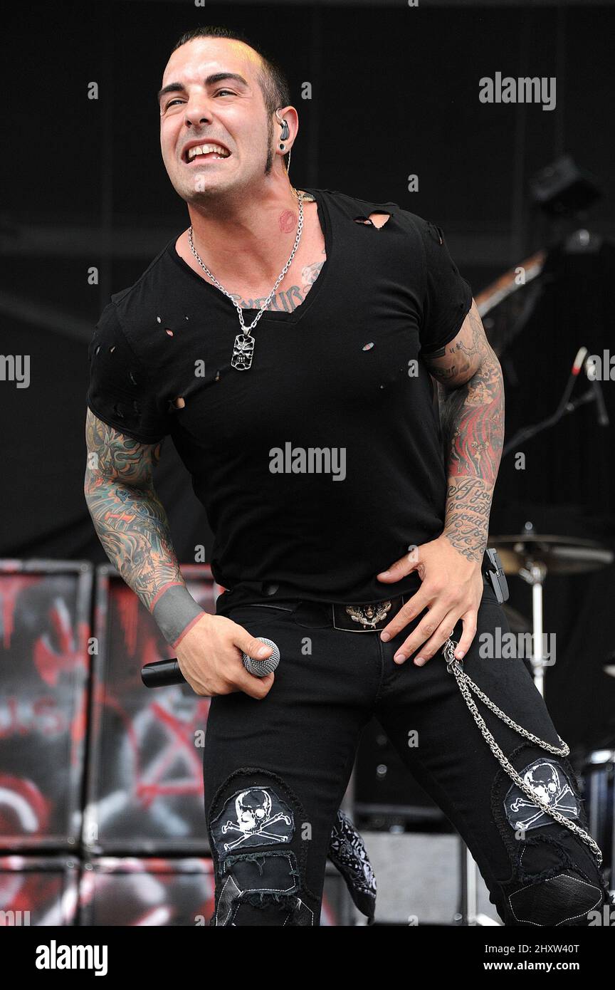 Sänger Rich Luzzi von der Band Rev. Theory tritt beim Rock on the Range Music Festival auf, das im Crew Stadium stattfand. Stockfoto