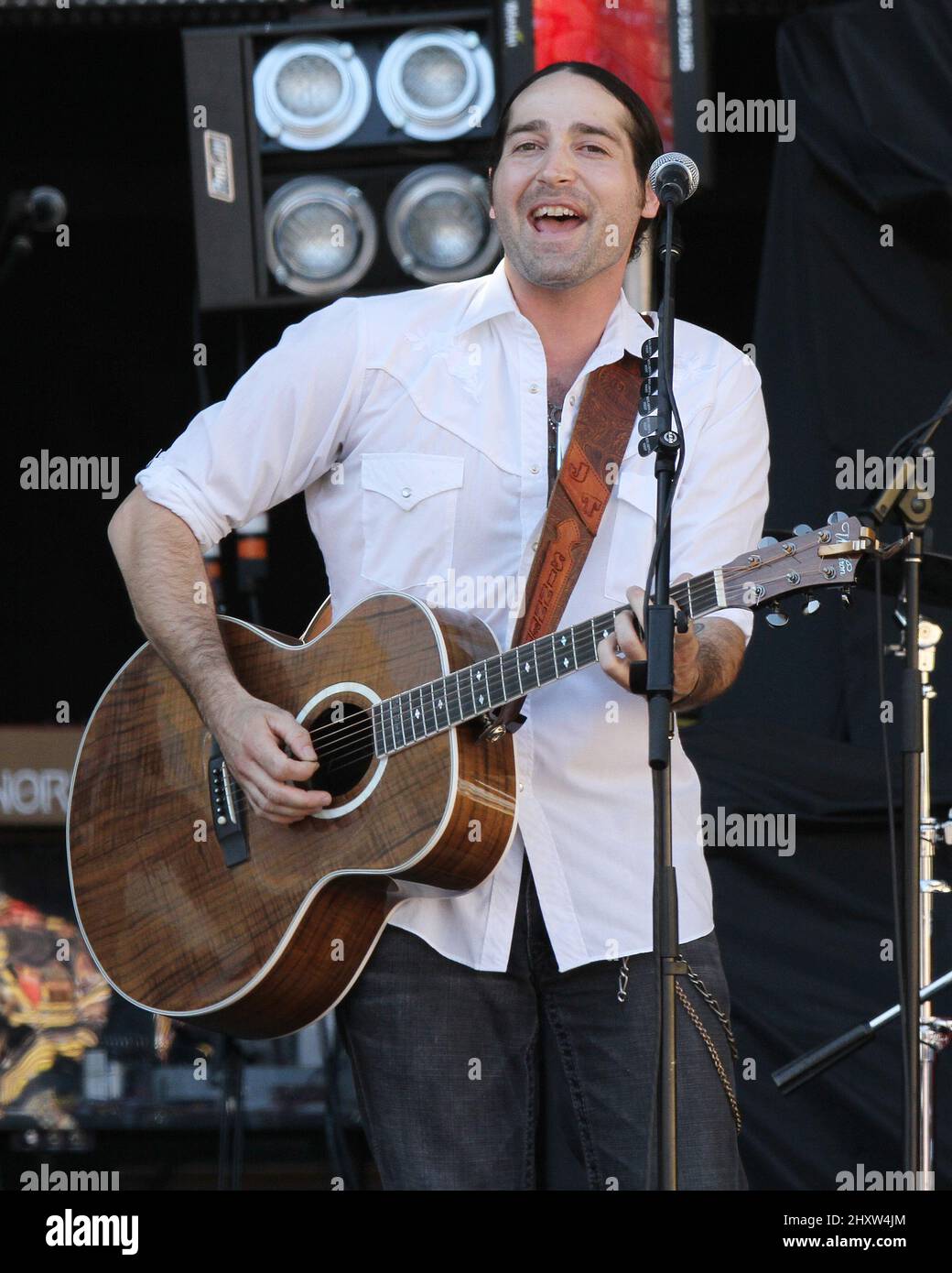 Josh Thompson spielt live im Konzert beim Bayou Country Superfest 2011 im LSU Tiger Stadium in Baton Rouge, USA. Stockfoto