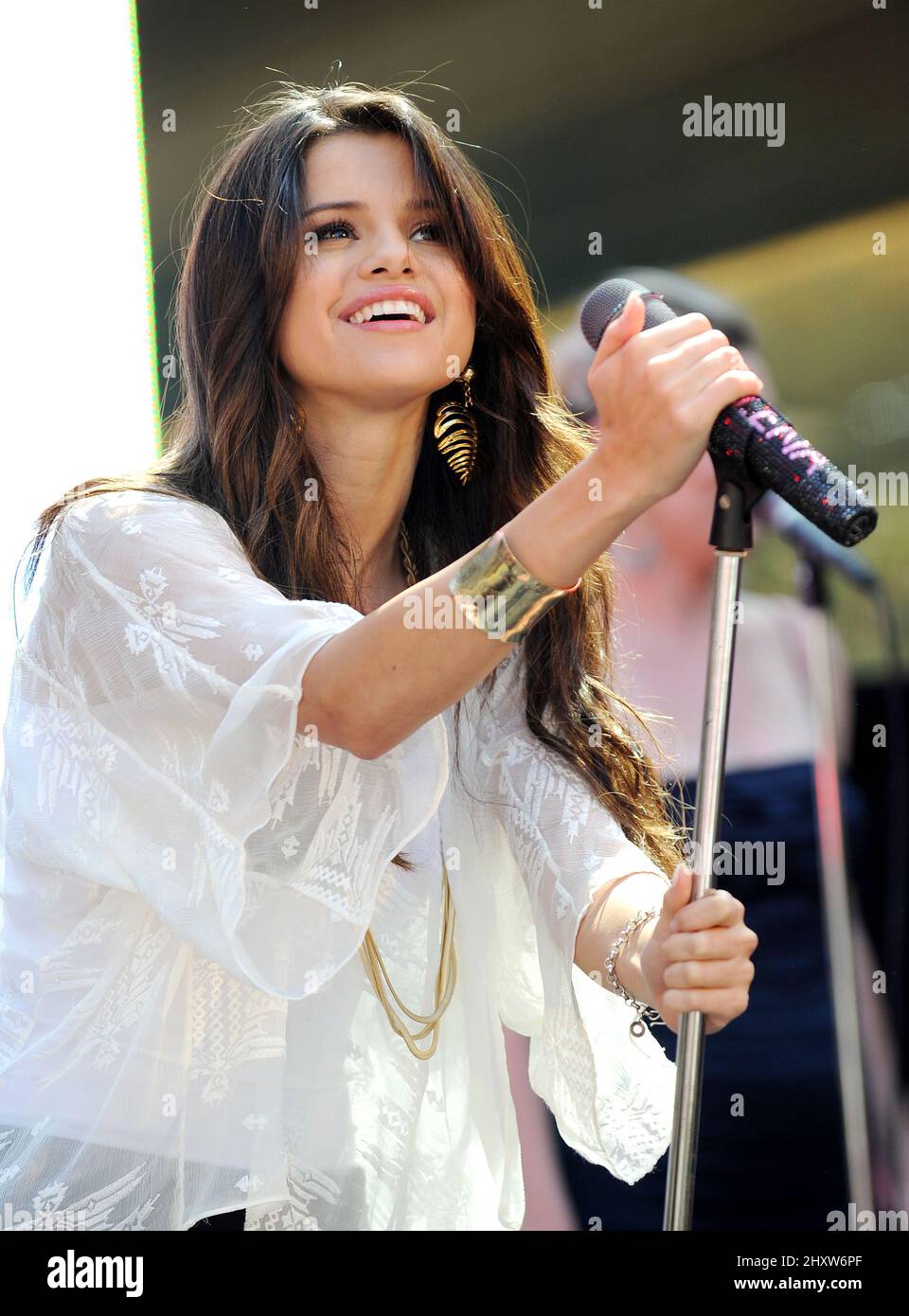 Selena Gomez spielt live im Santa Monica Place Stockfoto