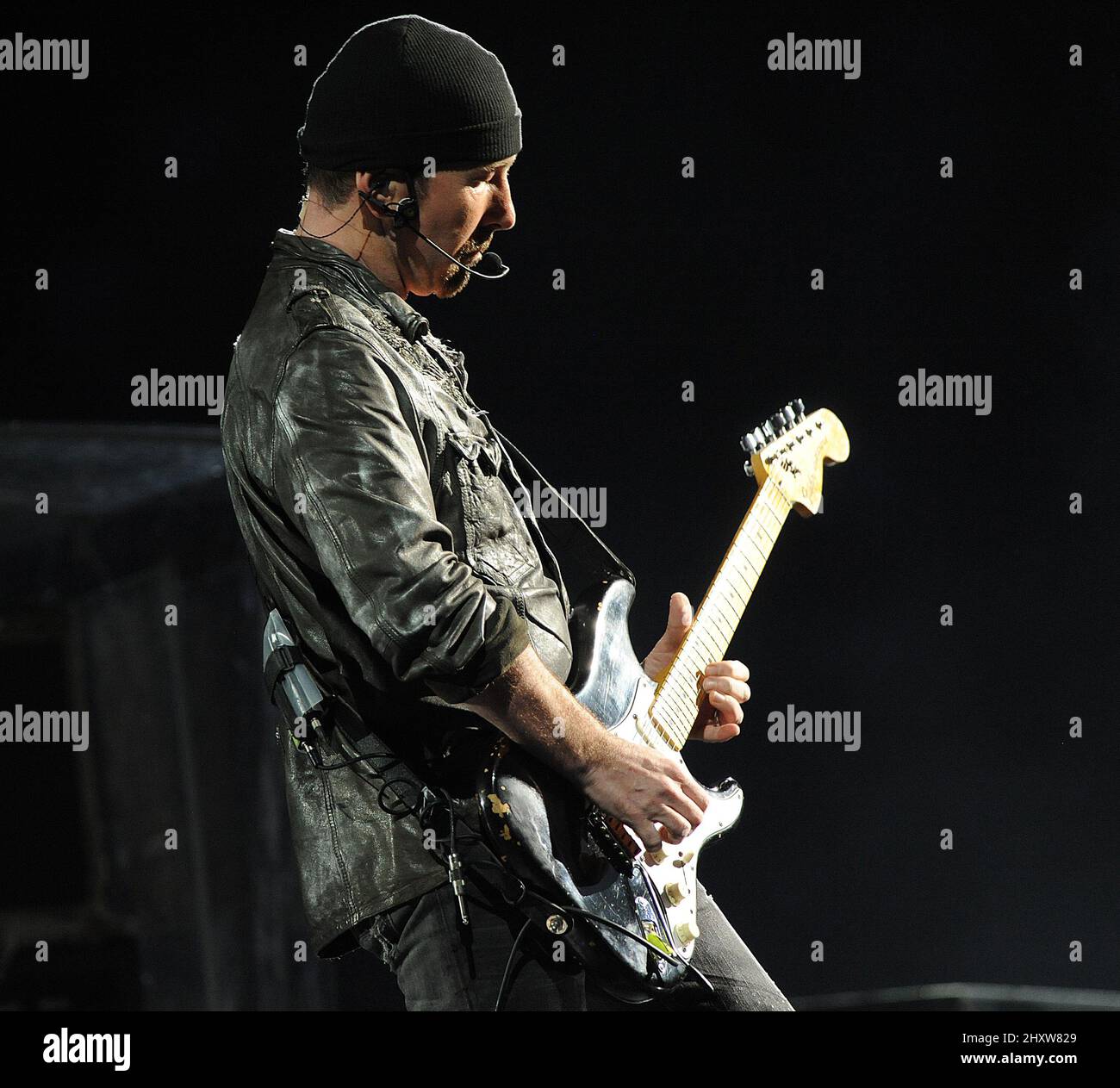 The Edge of the Band U2 konzertiert live im M & T Bank Stadium in Baltimore, Maryland, USA. Stockfoto