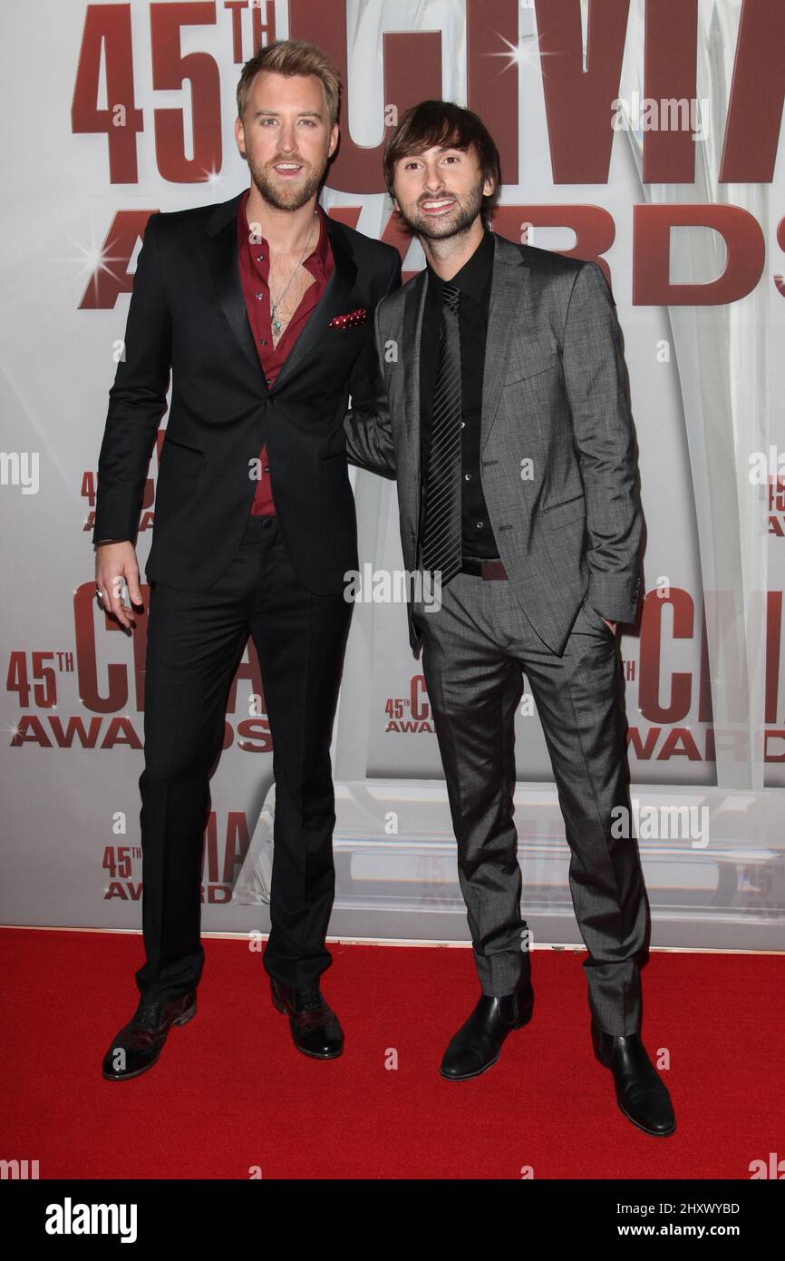 Lady Antebellum und Charles Kelley und Dave Haywood während der jährlichen Country Music Association Awards 45. in der Bridgestone Arena, Nashville Stockfoto