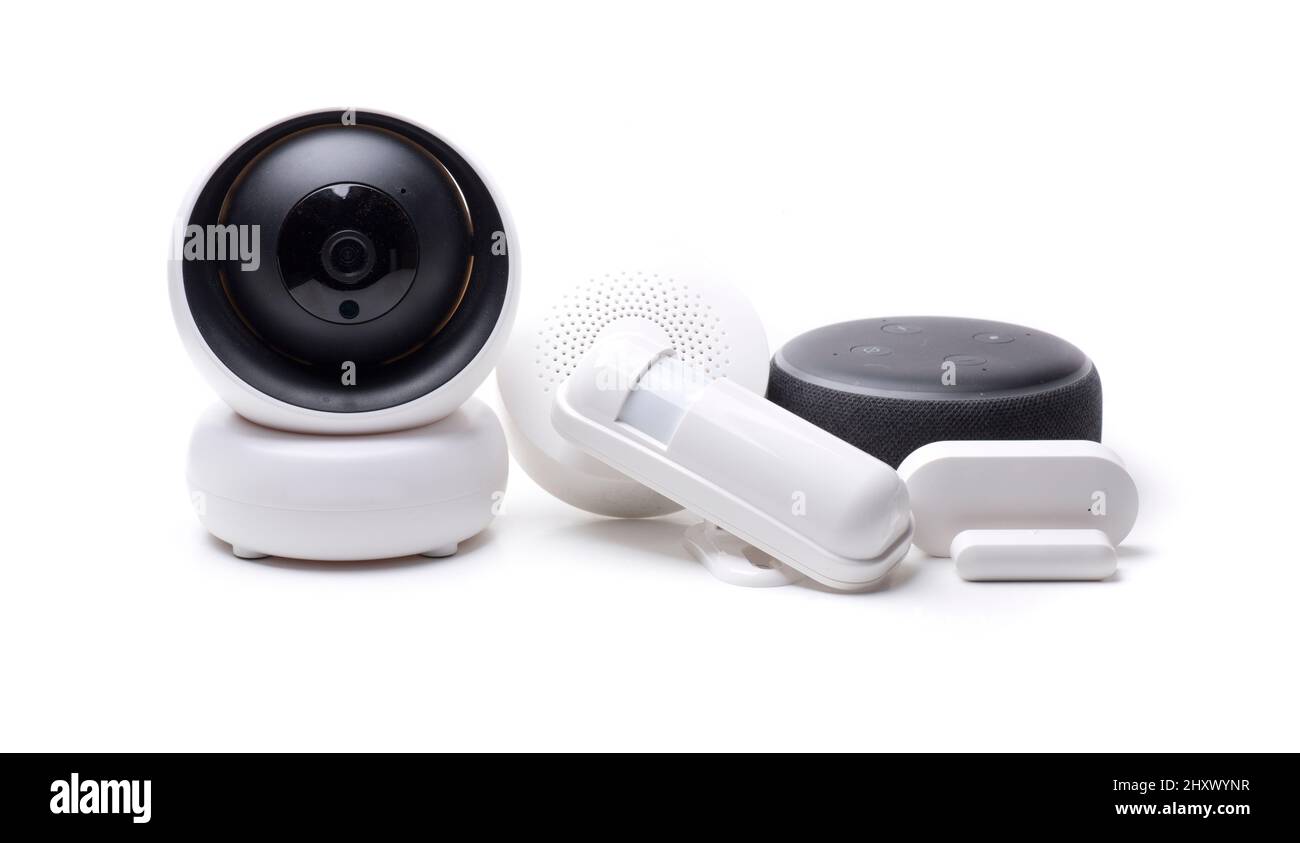 Verschiedene Sensoren für die Heimautomation mit einem intelligenten Lautsprecher Stockfoto