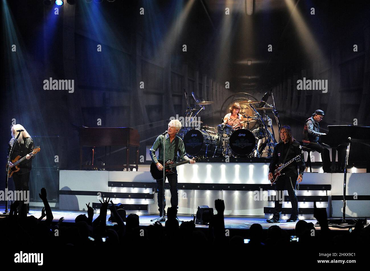 (L-R) Bassgitarrist Bruce Hall, Sänger Kevin Cronin, Schlagzeuger Bryan Hitt, Keyboarder Neal Doughty und Gitarrist Dave Amato von REO Speedwagon machen auf der Tour 2012 Halt im House of Blues in Myrtle Beach, South Carolina Stockfoto