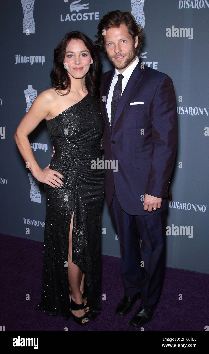Jamie Bamber und Kerry Norton während der jährlichen Costume Designers Guild Awards 14. im Beverly Hilton Hotel, Kalifornien Stockfoto
