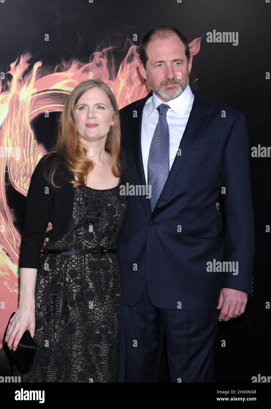 Suzanne Collins und ihr Mann Cap nahmen an der Weltpremiere „The Hunger Games“ im Nokia Theater L.A. Teil Leben in Los Angeles, USA. Stockfoto