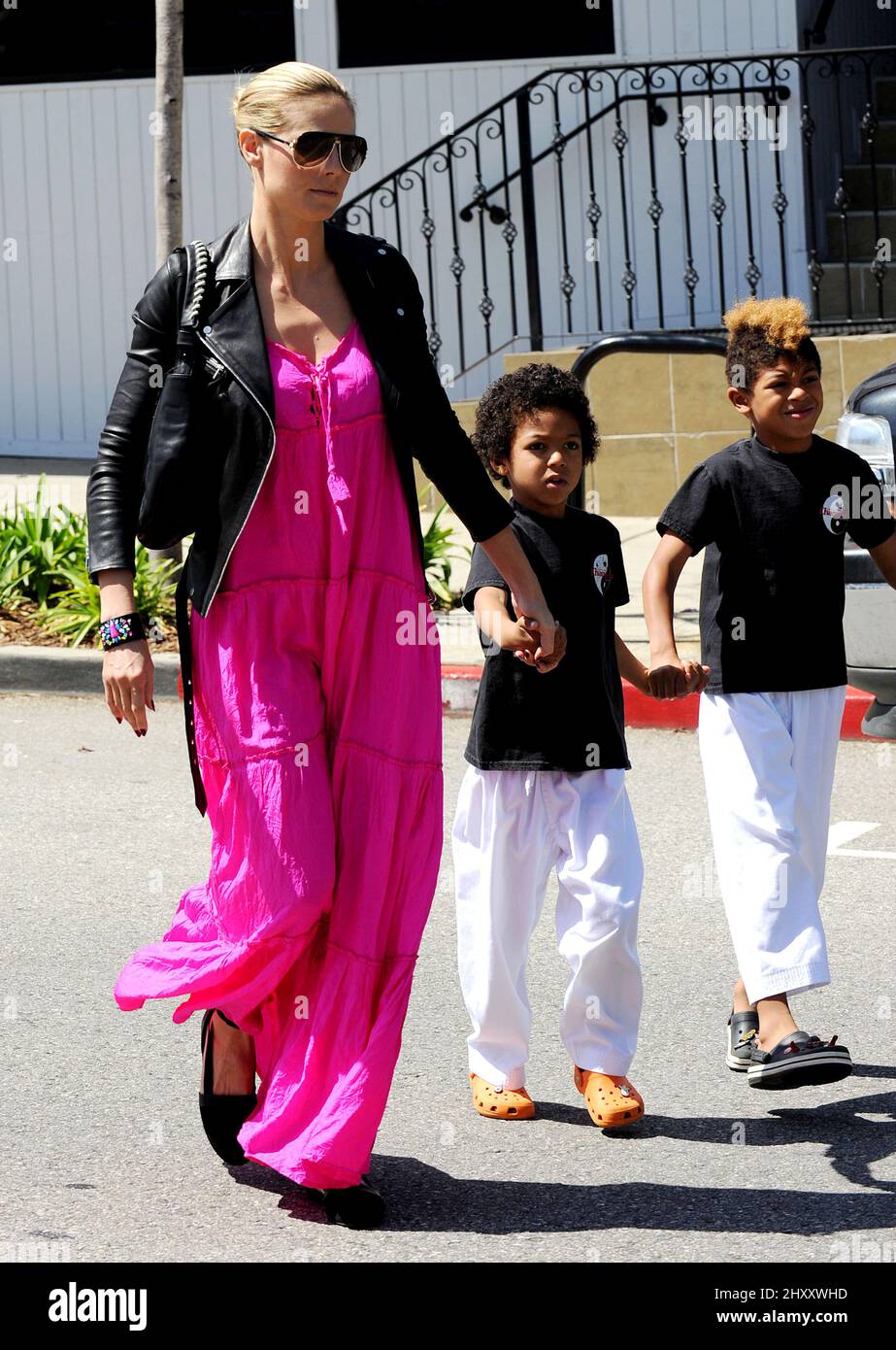 Heidi Klum, holt ihre Söhne Johan und Sohn Henry aus Karate in Brentwood, ca. Stockfoto