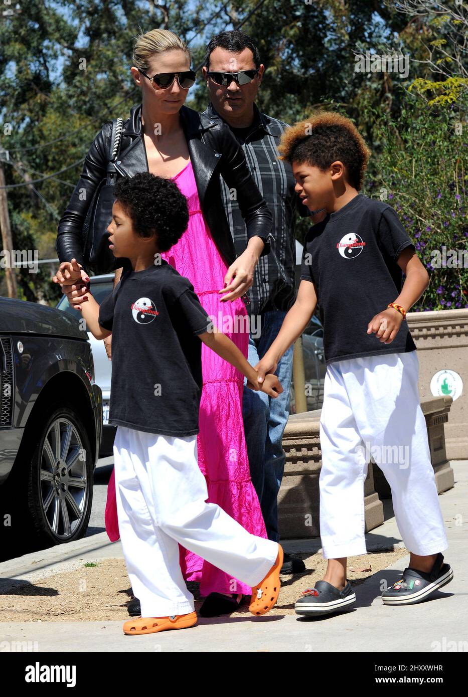 Heidi Klum, holt ihre Söhne Johan und Sohn Henry aus Karate in Brentwood, ca. Stockfoto