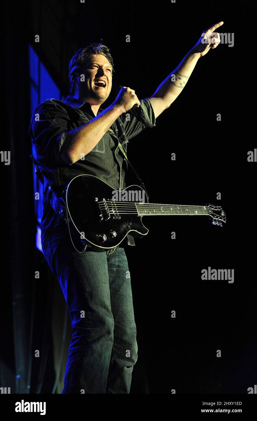 Blake Shelton spielt live während des Stagecoach Country Music Festivals 2012 in Indio in Kalifornien, USA. Stockfoto
