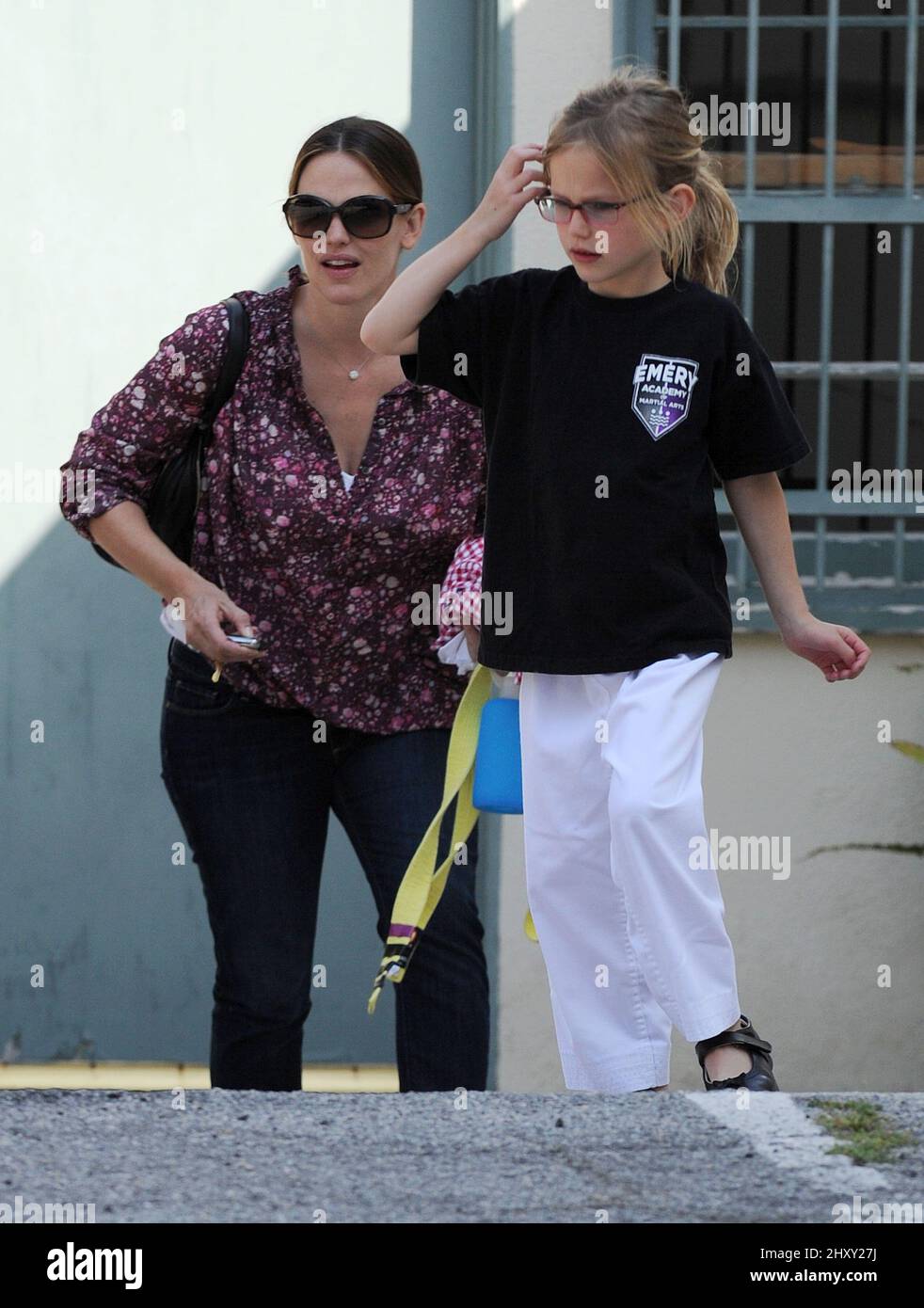 Jennifer Garner und Violet Affleck haben gesehen, wie sie eine Karate-Klasse in Santa Monica in Kalifornien, USA, verlassen haben. Stockfoto