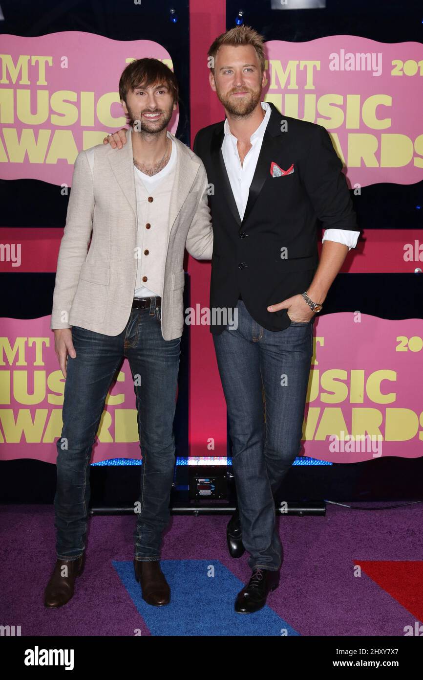 Lady Antebellum, Dave Haywood, Charles Kelley bei den CMT Music Awards 2012 in der Bridgestone Arena in Nashville, USA. Stockfoto