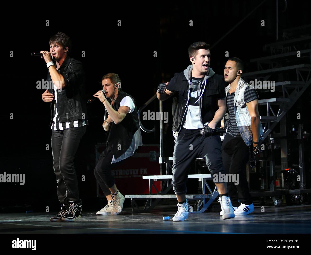 Big Time Rush spielen live im Bethel Woods Center for the Arts in New York, USA. Stockfoto