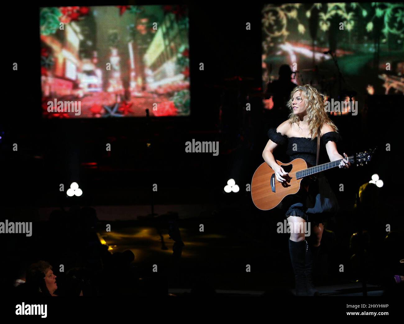 Kimberly Perry, die Band Perry auf der Bühne während der Virtual Reality World Tour 2012 im Bethel Woods Center for the Arts Stockfoto