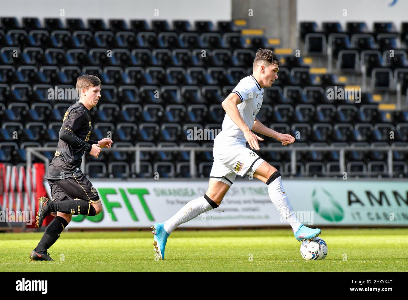 Swansea, Wales. 14. März 2022. Kyle Joseph von Swansea City unter 23s Jahren in Aktion während des Spiels der Professional Development League zwischen Swansea City unter 23s und Queens Park Rangers unter 23s Jahren im Swansea.com Stadium in Swansea, Wales, Großbritannien am 14. März 2022. Quelle: Duncan Thomas/Majestic Media. Kredit: Majestic Media Ltd/Alamy Live Nachrichten Stockfoto