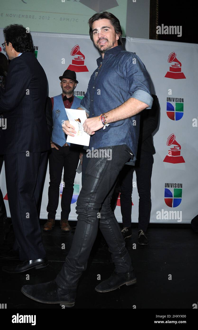 Juanes nimmt an den XIII Annual Latin Grammy Awards Nominierungen im Belasco Theater, Los Angeles, Teil. Stockfoto