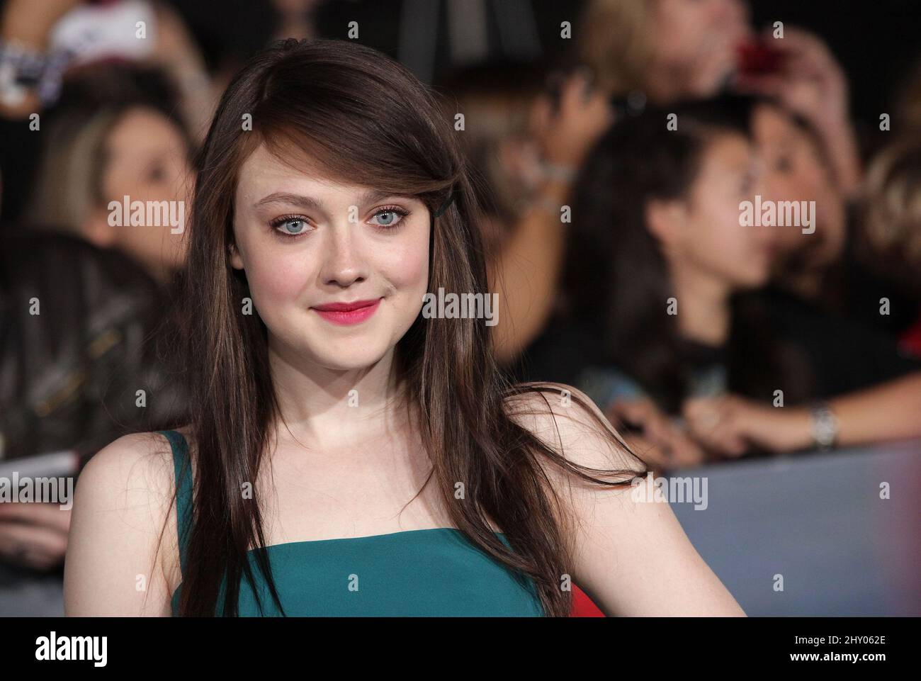 Dakota Fanning bei der Premiere von „The Twilight Saga: Breaking Dawn-Part 2“ im Nokia Theater in Los Angeles. Stockfoto