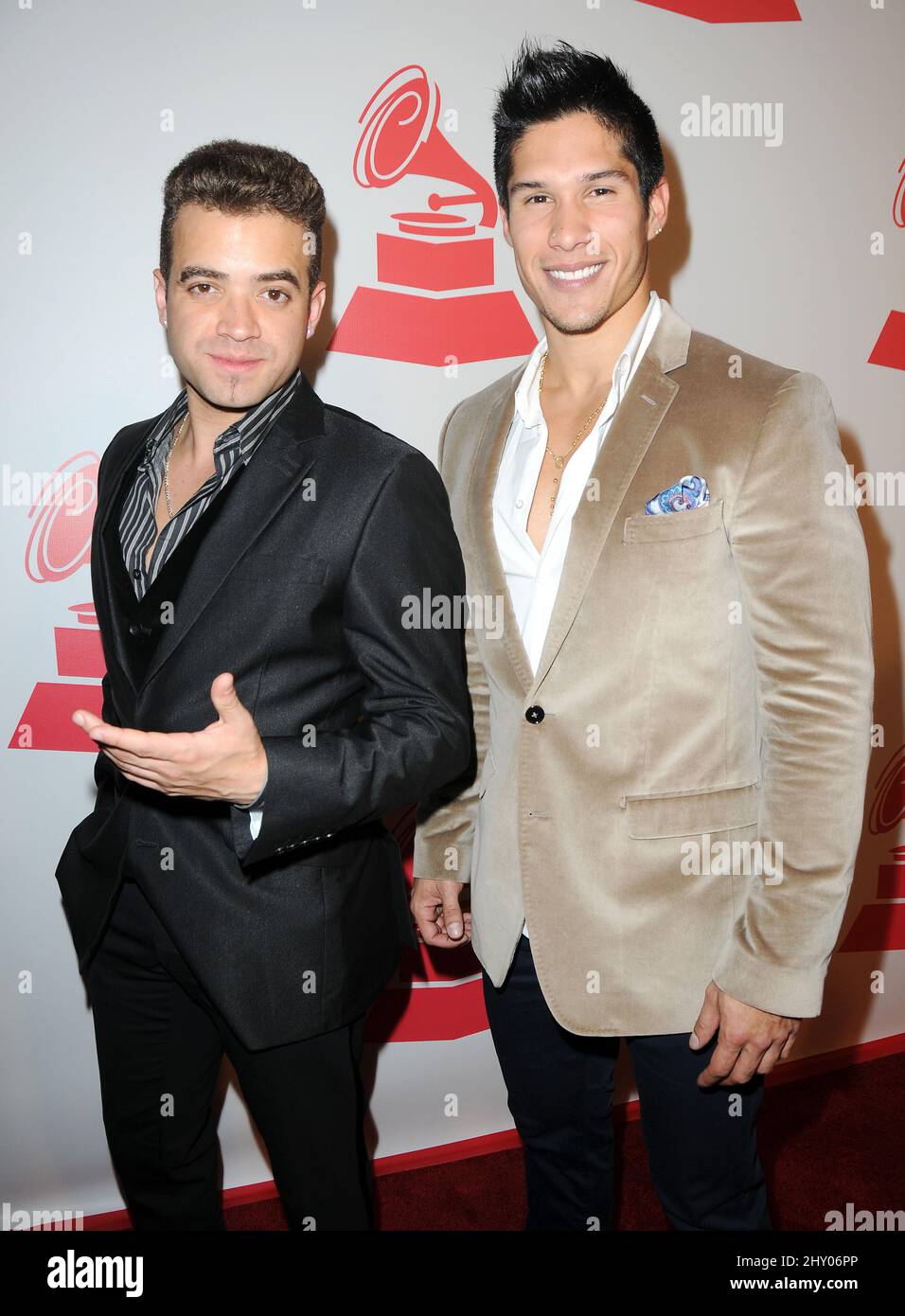 Chino Y Nacho nimmt an der Latin Recording Academy Person of the Year Tribute to Caetano Veloso 2012 in der MGM Grand Garden Arena in Las Vegas, USA, Teil. Stockfoto
