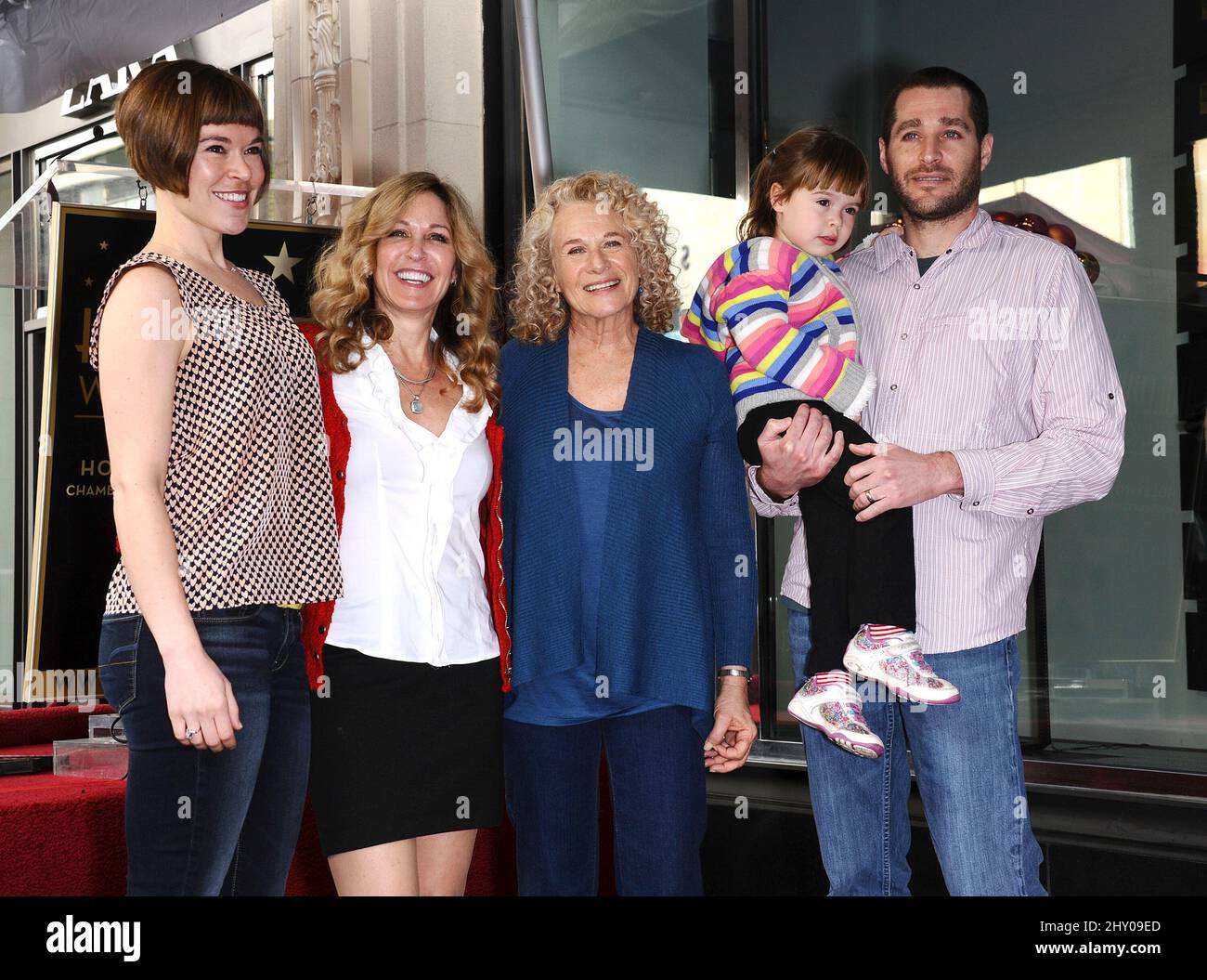Carole King & Familie beim Walk of Fame Honors Carole King am Hollywood Blvd in Los Angeles, USA. Stockfoto
