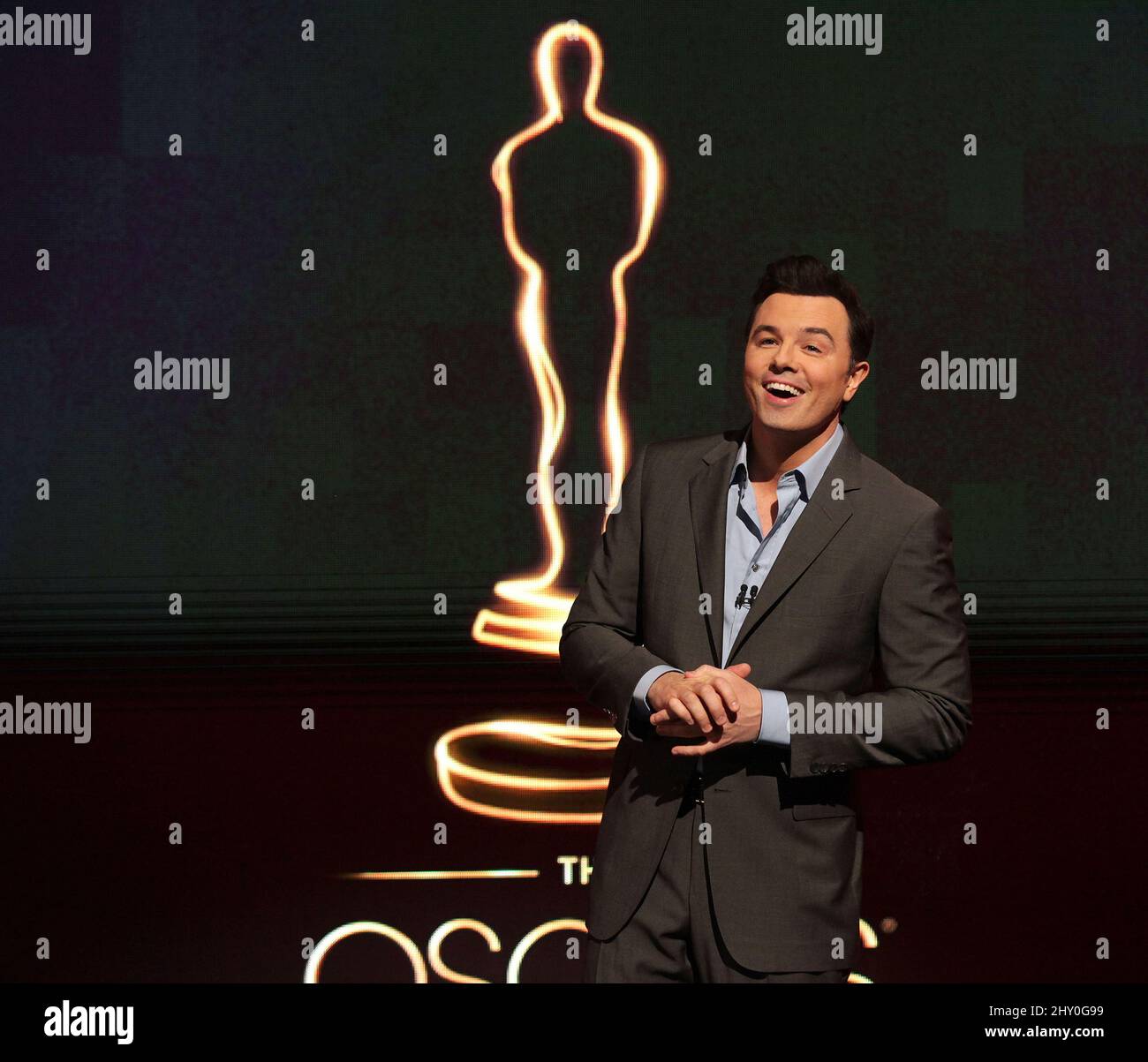 2013 Oscars Gastgeber Seth MacFarlane präsentiert die Academy Nominierungen für die Academy Awards 85. im Academy Theatre, Los Angeles. Stockfoto