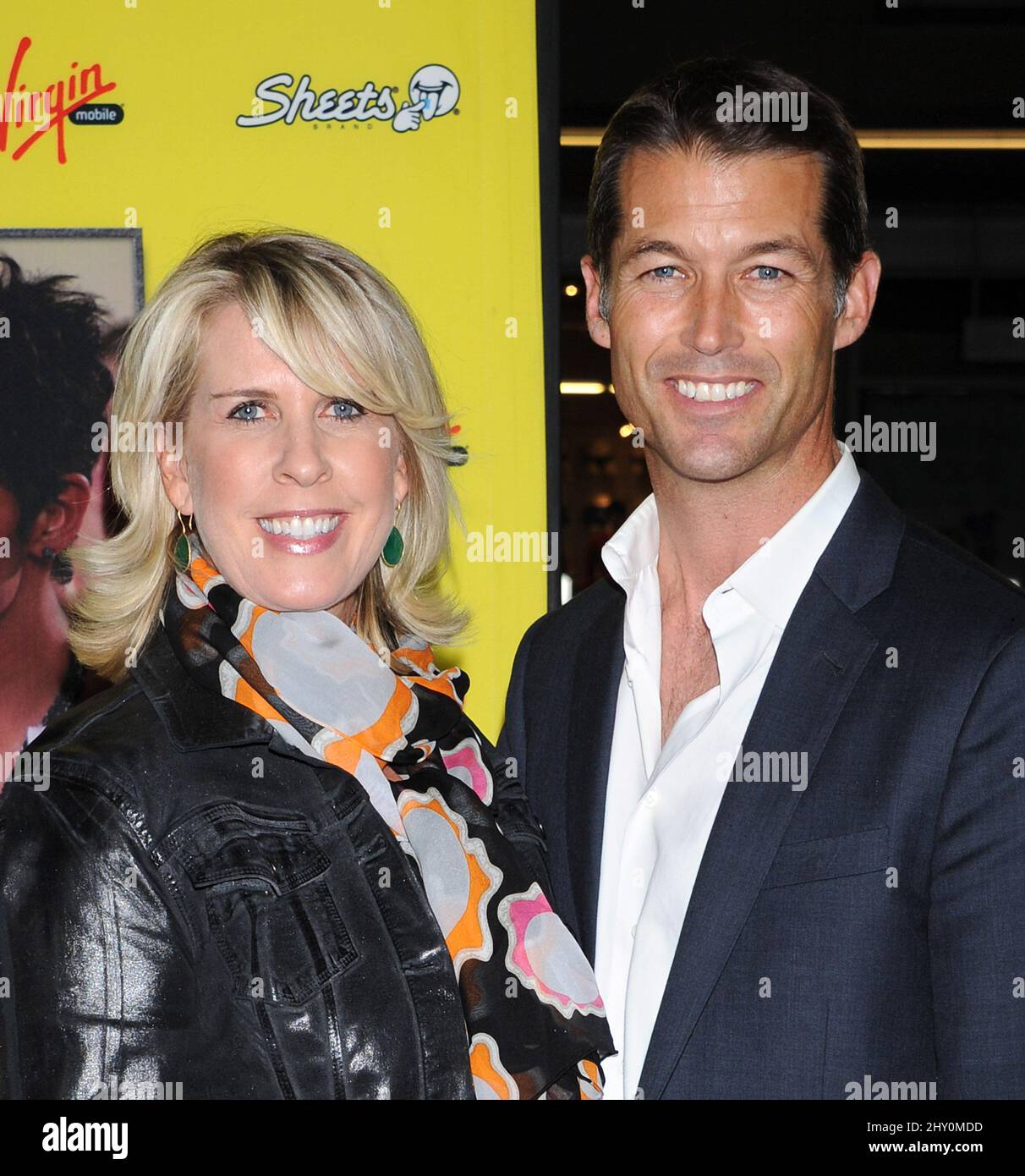 Cynthia Farrelly Gesner und Zen Gesner nehmen an der Premiere von 'Movie 43' im Grauman's Chinese Theatre, Los Angeles, Teil. Stockfoto