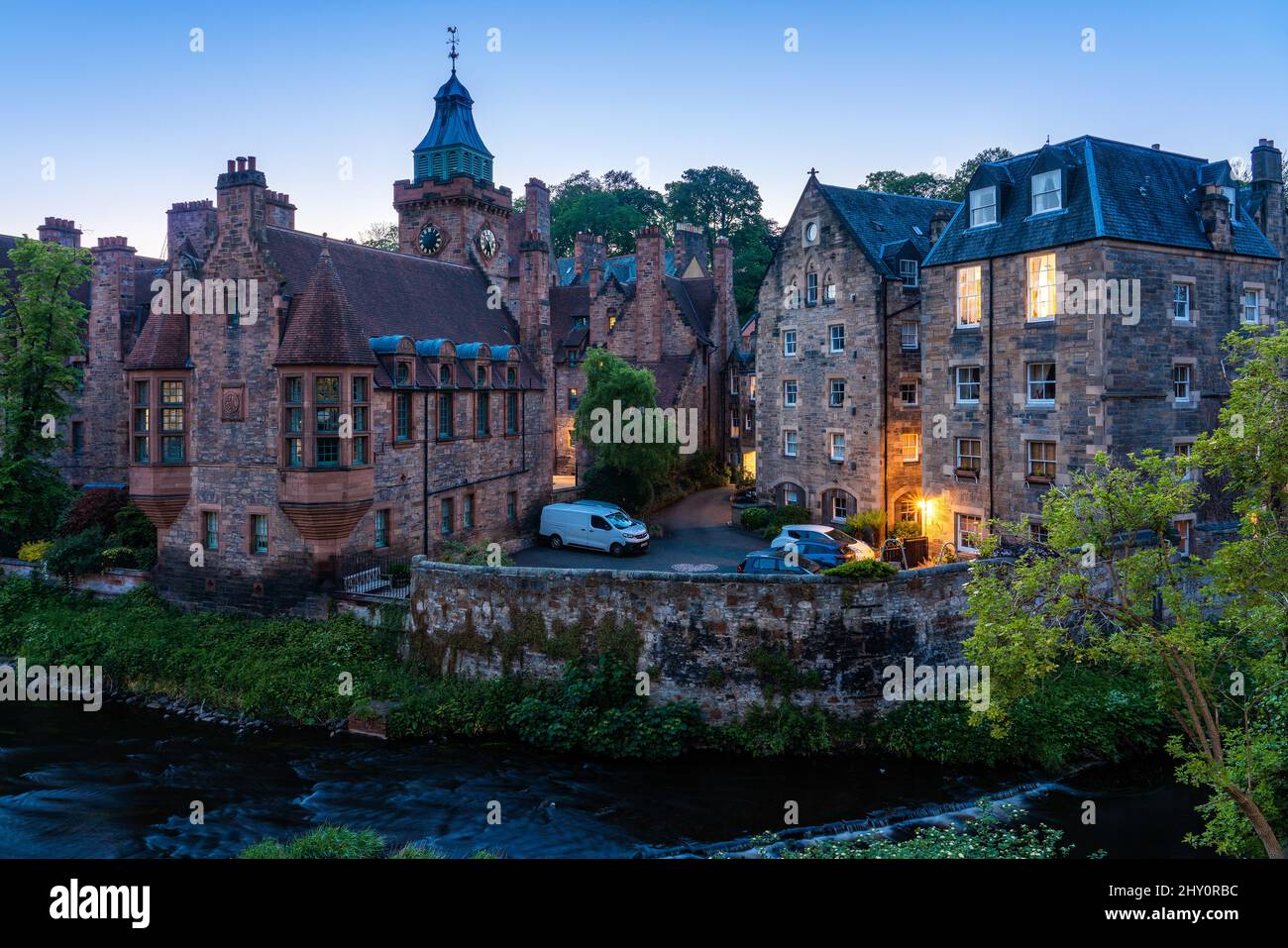 Historische Architektur am Wasser von Leith im Dean Village, Edinburgh Stockfoto