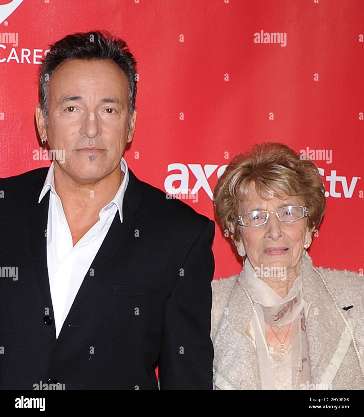 Bruce Springsteen und Adele Springsteen erscheinen bei der 2013 MusicCares Person of the Year Gala zu Ehren von Bruce Springsteen Stockfoto