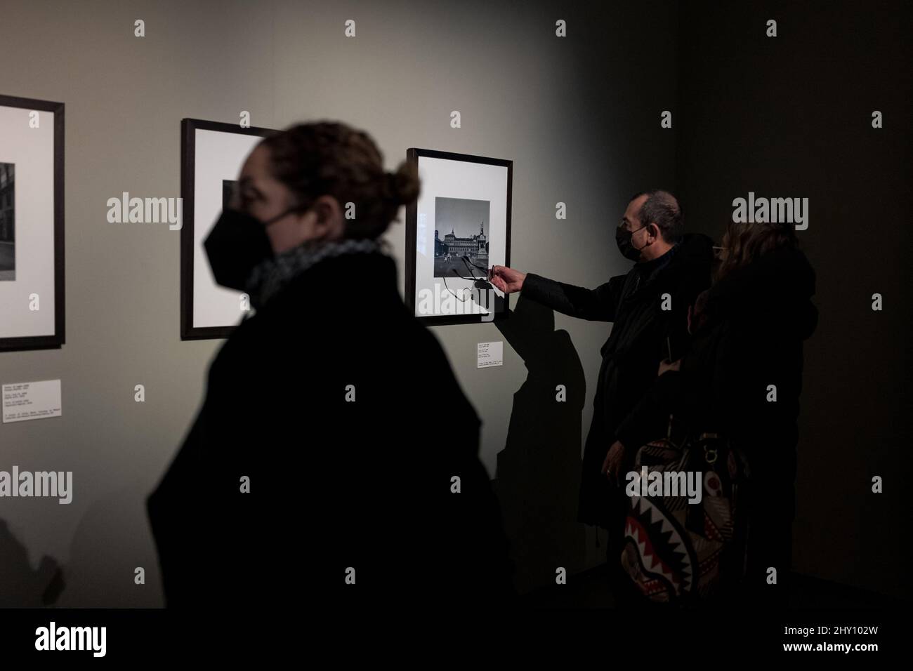 Besucher der Ausstellung in Turin über die Fotografin Vivian Maier Stockfoto