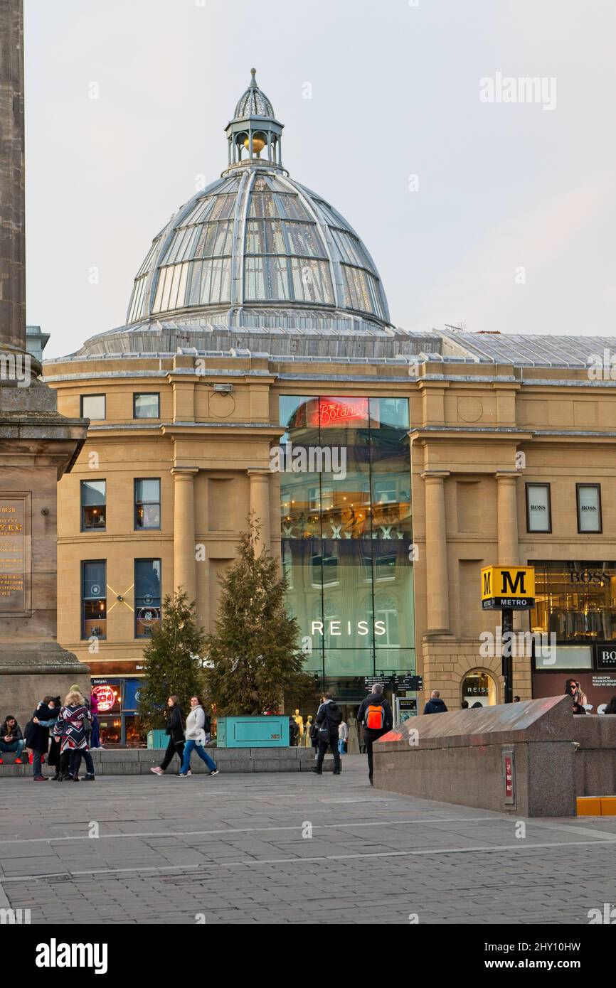 Das gläserne Kuppeldach der Monument Mall befindet sich in der Blackett Street in Newcastleupon Tyne. Stockfoto