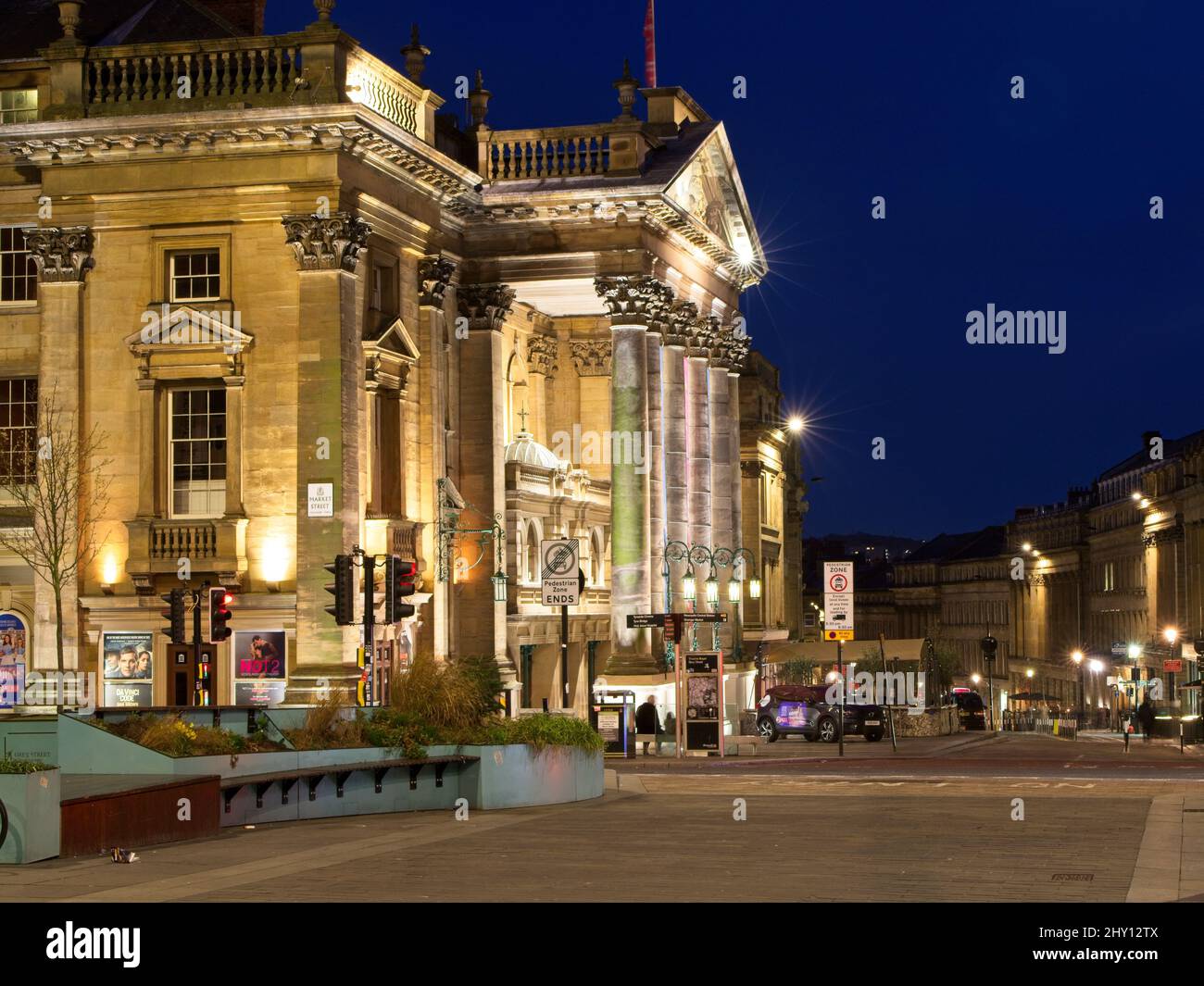 Das elegante neoklassizistische Theatre Royal befindet sich am oberen Rand der Gray Street im Stadtzentrum von Newcastle upon Tyne. Stockfoto