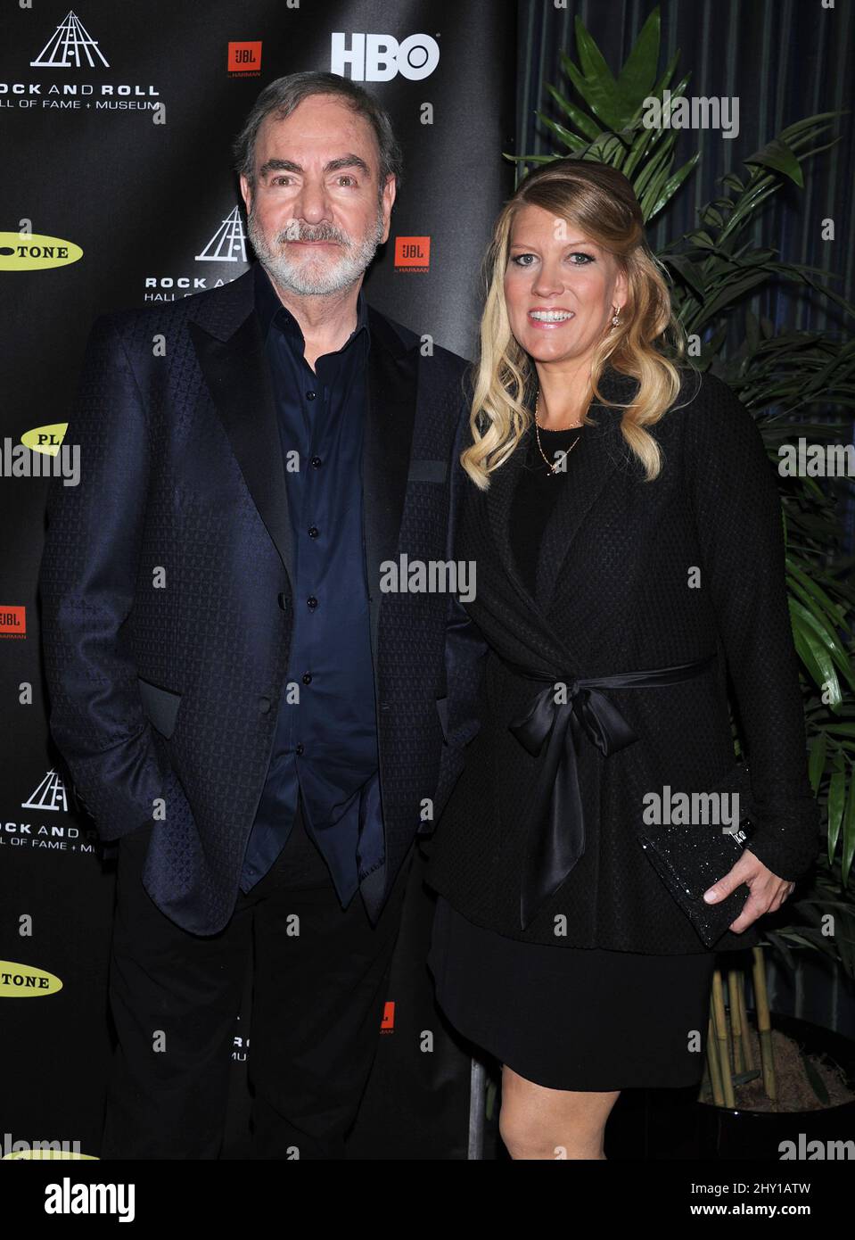 Neil Diamond und Katie McNeil nehmen an der jährlichen Rock and Roll Hall of Fame Induction Ceremony 28. im Nokia Theater in Los Angeles, Kalifornien, Teil. Stockfoto