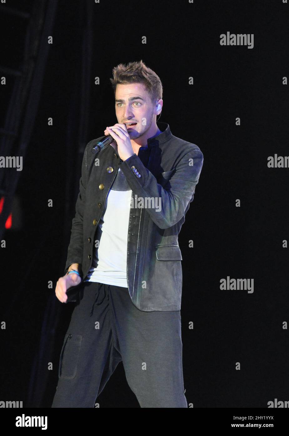 Kendall Schmidt von Big Time Rush auf der Bühne während der Summer Break Tour Halt im Time Warner Cable Music Pavillion, Raleigh, North Carolina. Stockfoto