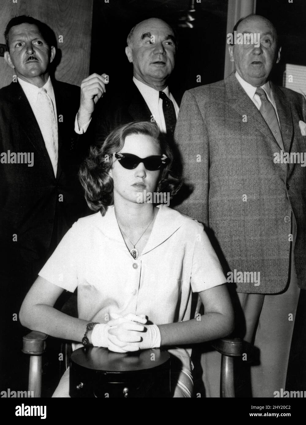 Cheryl Crane, (Lana Turners Tochter) und Rechtsanwalt Jerry Geisler (rechts) beim Johnny Stompanato-Mordprozess, 1958. Dateireferenz # 34145-569THA Stockfoto