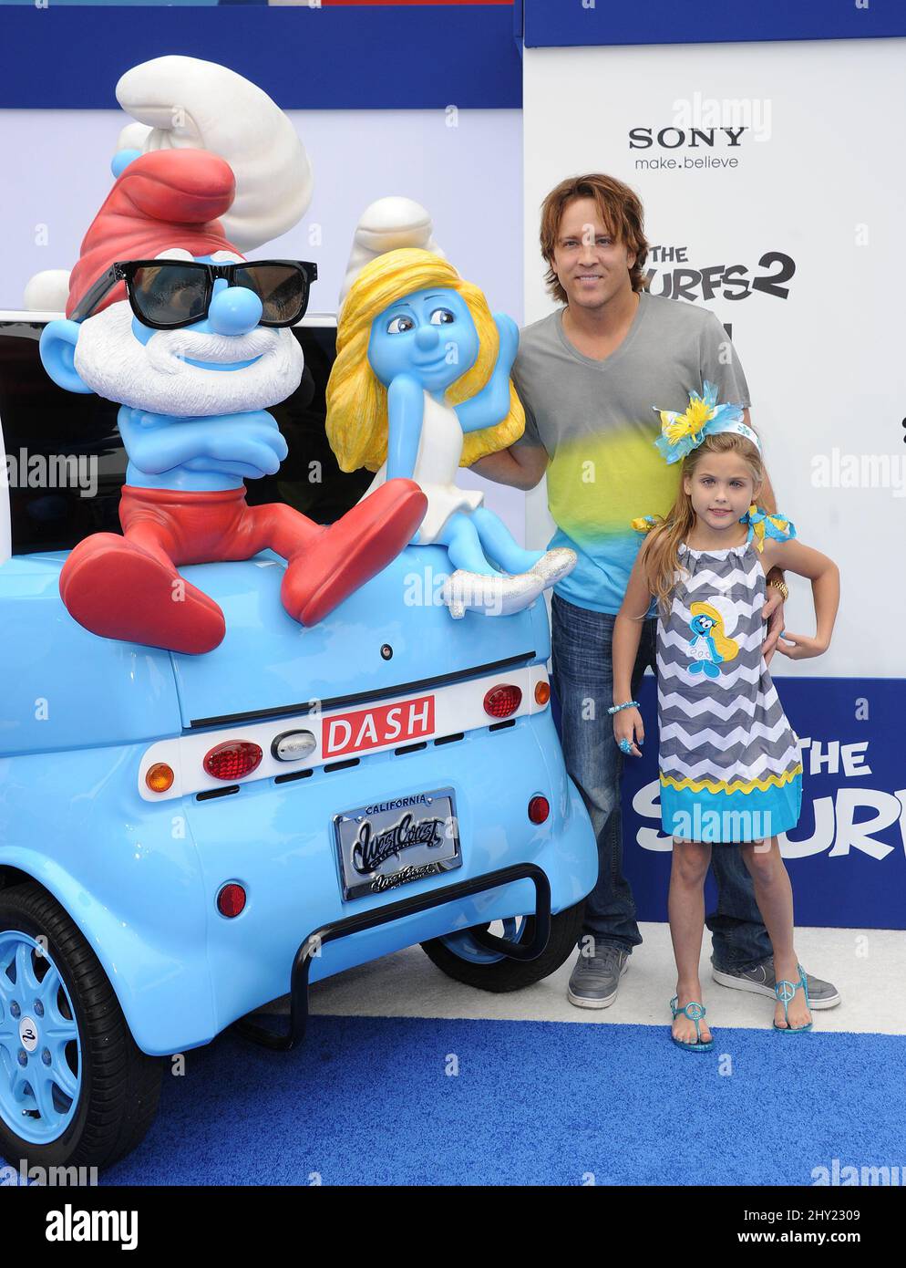 Larry Birkhead & Dannielynn Marshall bei der Premiere von „The Smurfs 2“ in Los Angeles, Kalifornien. Stockfoto