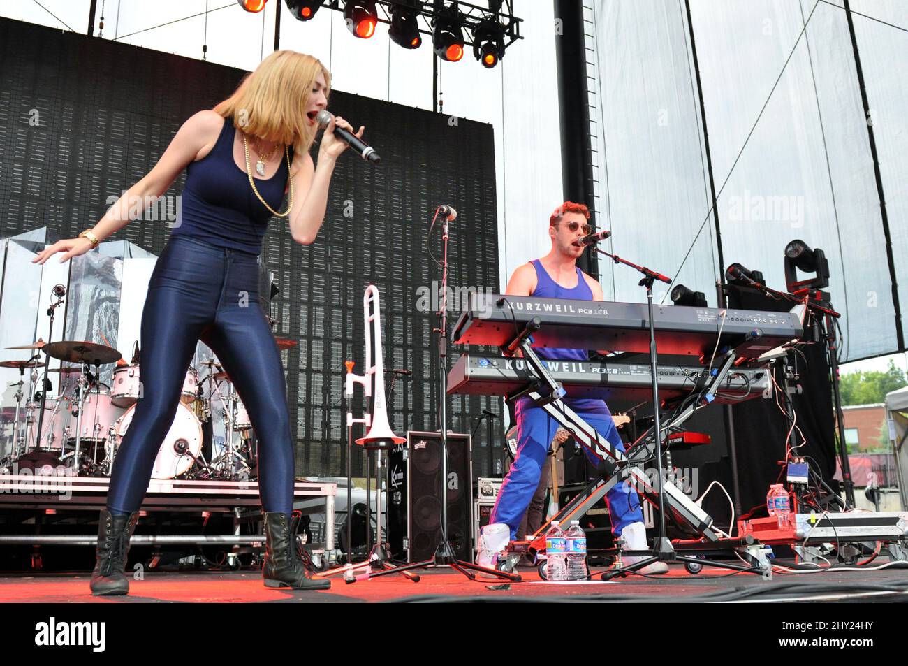 Amy Heidemann, Nick Noonan auf der Bühne während des Karmin 'Summer Tour' Konzerts im Red hat Amphitheatre, Raleigh, NC am 31.. Juli 2013. Stockfoto