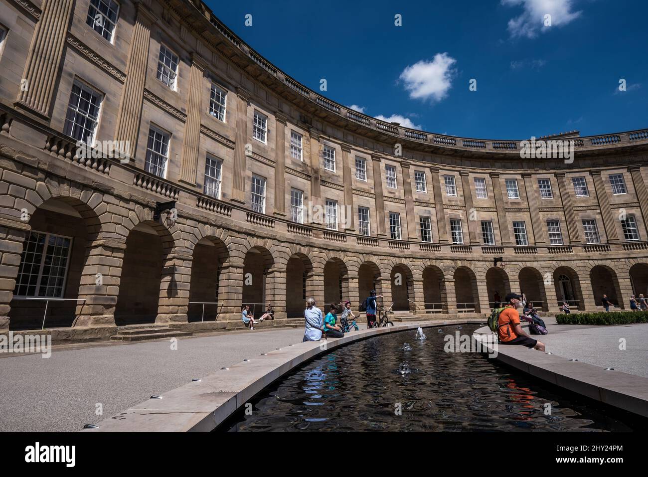 Architektur des berühmten Buxton Crescent in England Stockfoto