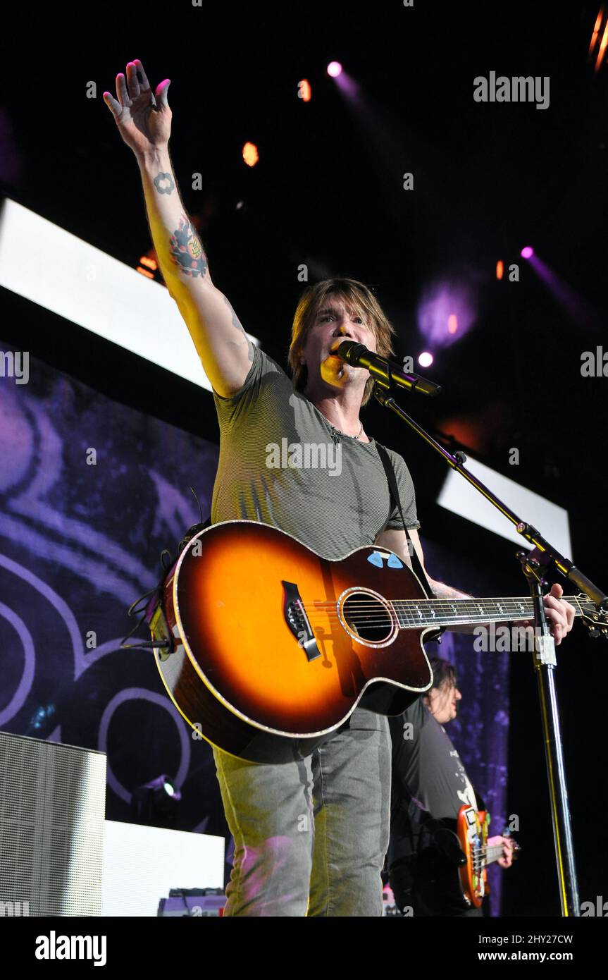 John Rzeznikof the Goo Goo Dolls bei einem Konzert im Walnut Creek Amphitheatre, Raleigh Stockfoto