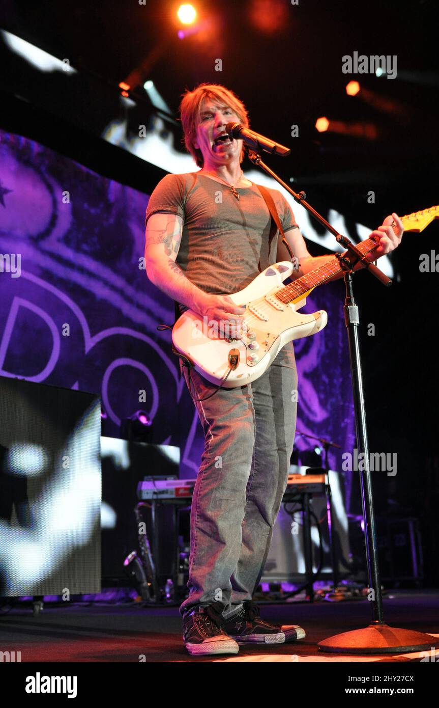 John Rzeznikof the Goo Goo Dolls bei einem Konzert im Walnut Creek Amphitheatre, Raleigh Stockfoto