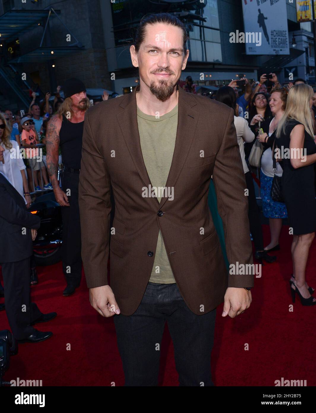Steve Howey nimmt an der Premiere der Saison 6 im Dolby Theater, Los Angeles, Teil. Stockfoto