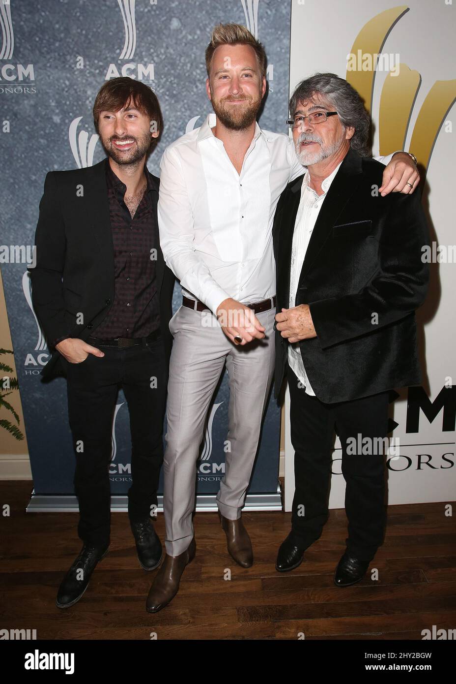 Dave Haywood und Charles Kelley von Lady Antebellum und Randy Owe nehmen an den jährlichen ACM-Ehrungen 7. Teil, die am 10. September 2013 im Ryman Auditorium, Nashville, abgehalten werden. Stockfoto