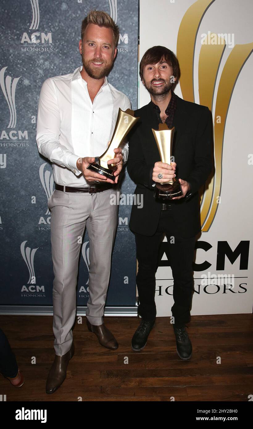 Dave Haywood und Charles Kelley nehmen an den jährlichen ACM-Ehrungen 7. Teil, die am 10. September 2013 im Ryman Auditorium, Nashville, abgehalten werden. Stockfoto