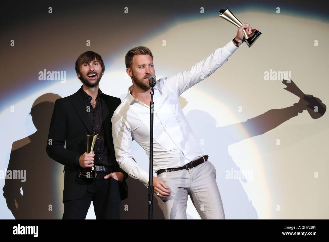 Charles Kelley, Dave Haywood, Lady Antebellum nehmen an den jährlichen ACM-Ehrungen 7. Teil, die am 10. September 2013 im Ryman Auditorium, Nashville, abgehalten werden. Stockfoto