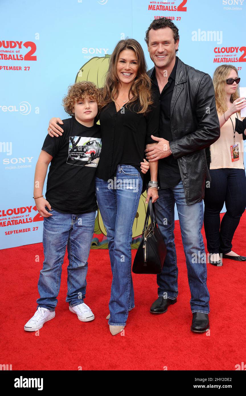 Jason O'Mara, Paige Turco & David bei der Premiere von „Cloudy with A Chance of Meatballs 2“ in Los Angeles, Kalifornien. Stockfoto