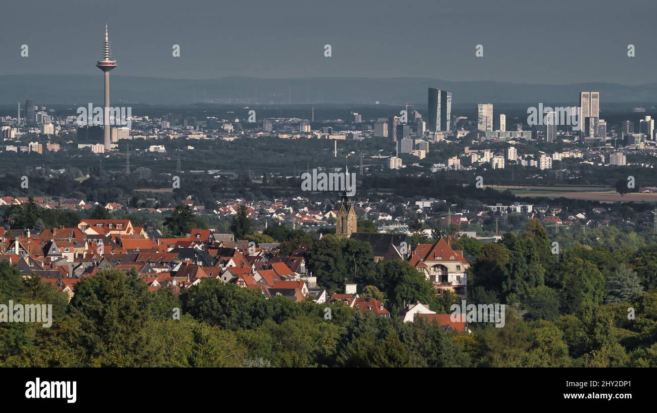 Panoramablick auf Kronberg im Taunus und Malerblick Kronberg im Hochtaunuskreis, Hessen, Deutschland Stockfoto