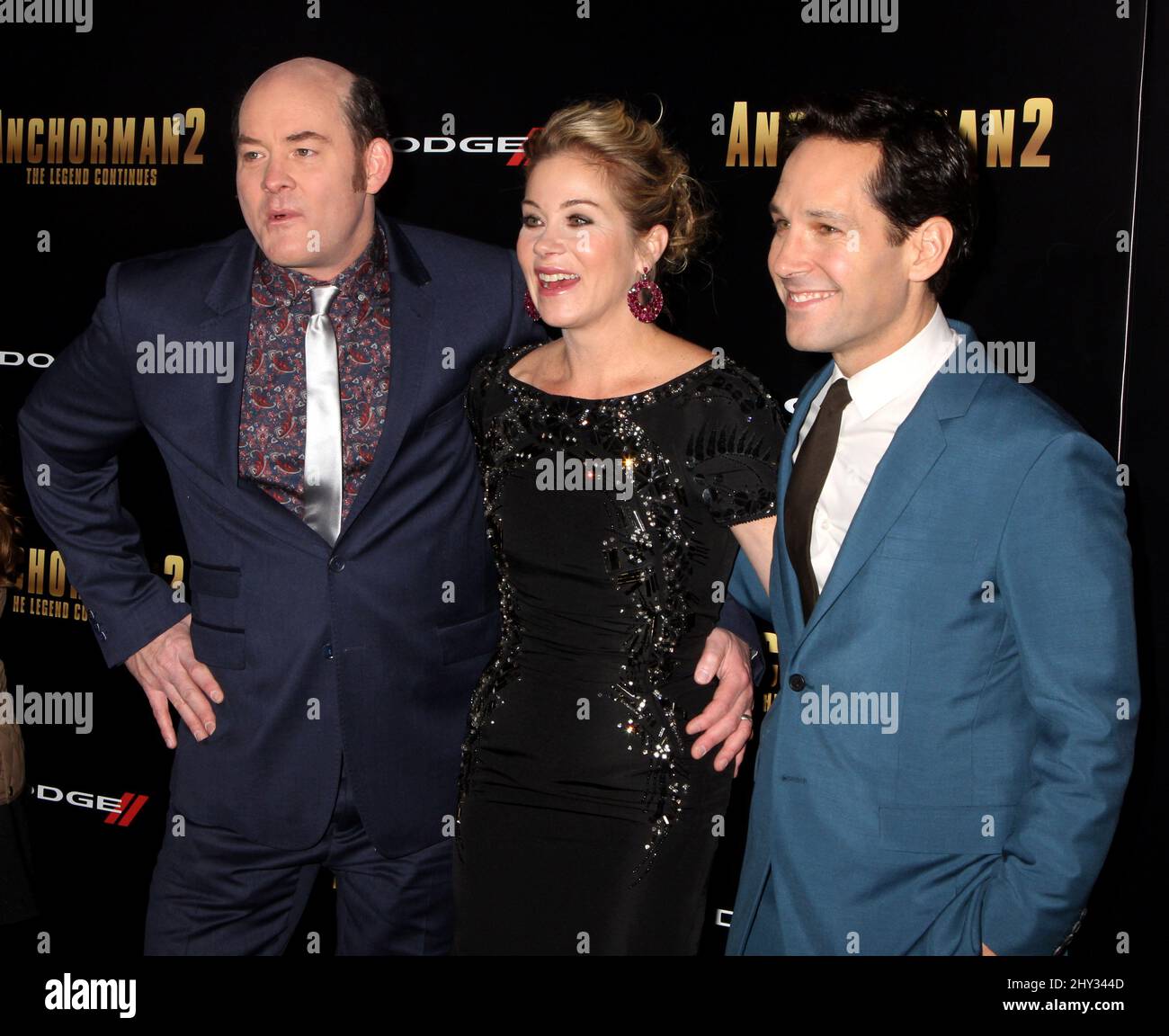 David Koechner, Christina Applegate und Paul Rudd bei der Premiere von Anchorman 2: The Legend setzt sich fort, in New York. Stockfoto